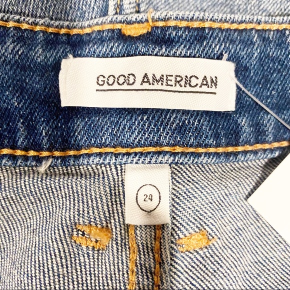 Good American | Bombshell Jean Shorts in Blue 276 - Picture 6 of 7